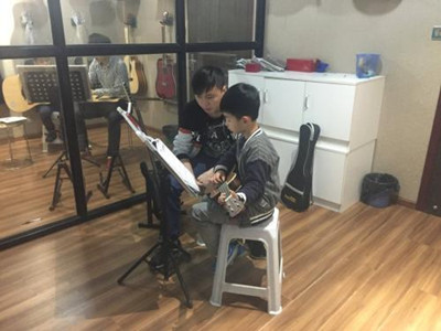 厦门滨北小学生吉他学习机构 厦门小学生学吉他要多少钱