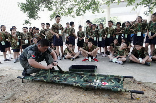 厦门中小学生暑假参加什么夏令营好-厦门小精英军事夏令营