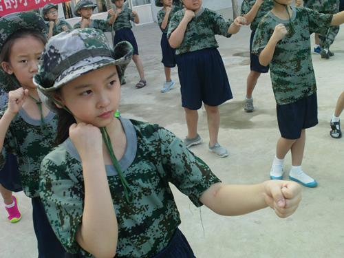 厦门中小学生暑假参加什么夏令营好-厦门小精英军事夏令营