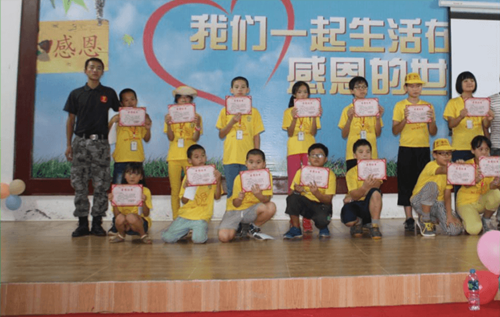 厦门市中小学生精彩夏令营-厦门小精英军事夏令营