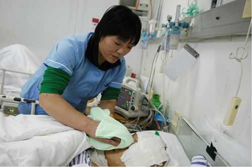 厦门思明请护工照顾老人 厦门思明请护工多少钱
