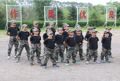 厦门儿童军事化训练营 厦门暑期儿童军事营