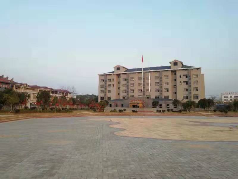 南昌湾里区中小学生军事夏令营