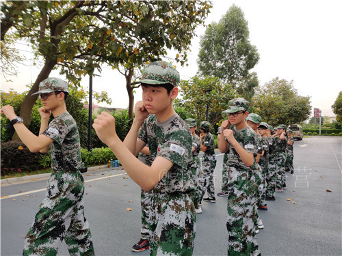 南昌西湖区青少年军事夏令营