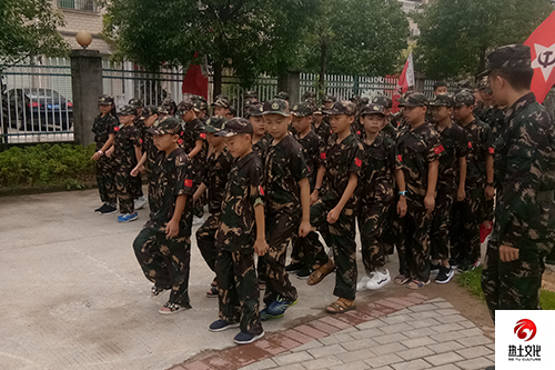 赣州中小学生军训基地_赣州青少年军事夏令营