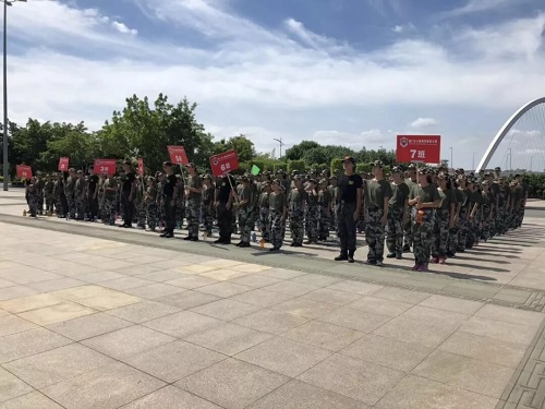 厦门思明初中军事夏令营推荐_小精英夏令营