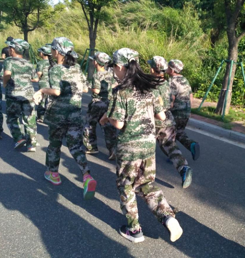 Ȫ���ϰ���ͯ��ѵ����Ӫ�