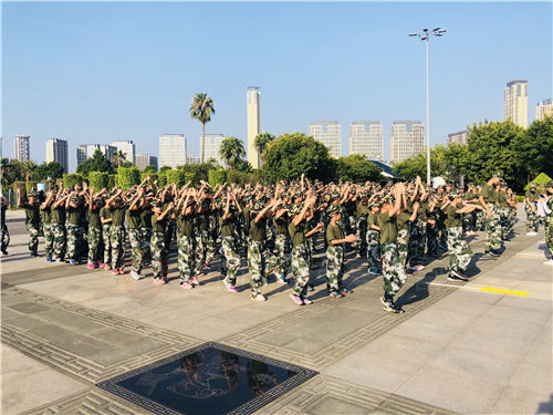 ����������Сѧ�����»�����Ӫ����