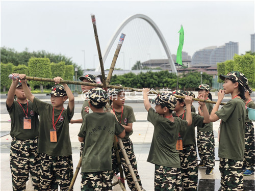 ���ھ�ѵ����Ӫһ�����Ǯ