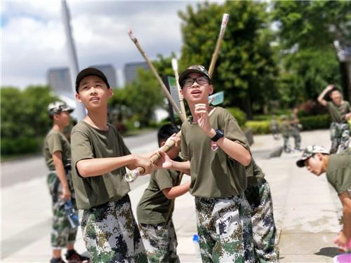 厦门五年级夏令营咨询_小精英军事夏令营