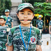 泉州中小学生吃苦军事夏令营